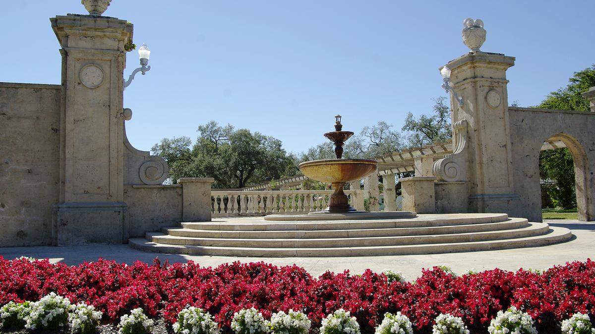 Country Club Prado entrance of Coral Gables.