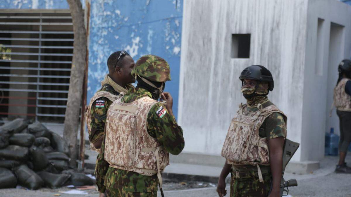 miembros de la Misión Multinacional de Seguridad, liderada por Kenia, en Haití han batallado contra las pandillas armadas.