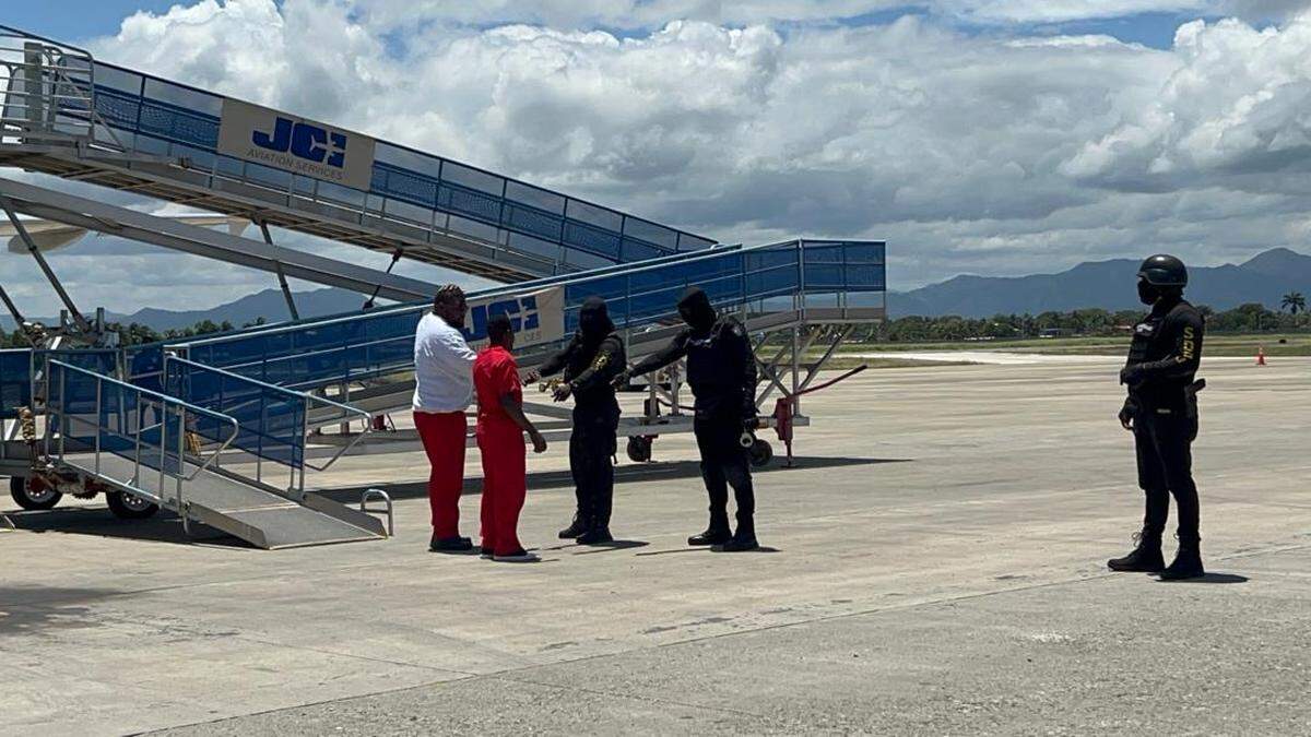 An Immigration and Customs Enforcement flight from the United States with 40 men and 12 women arrived on Thursday, April 18, 2024 in the northern city of Cap-Haïtien, Haiti amid ongoing violence in Port-au-Prince by armed groups.