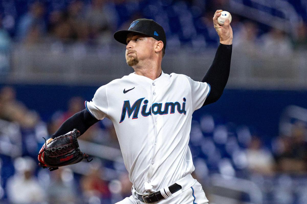 Miami Marlins pitcher Braxton Garrett (29) throws the ball during the first inning of an MLB game against the New York Mets at loanDepot park in the Little Havana neighborhood of Miami, Florida, on Tuesday, September 19, 2023.
