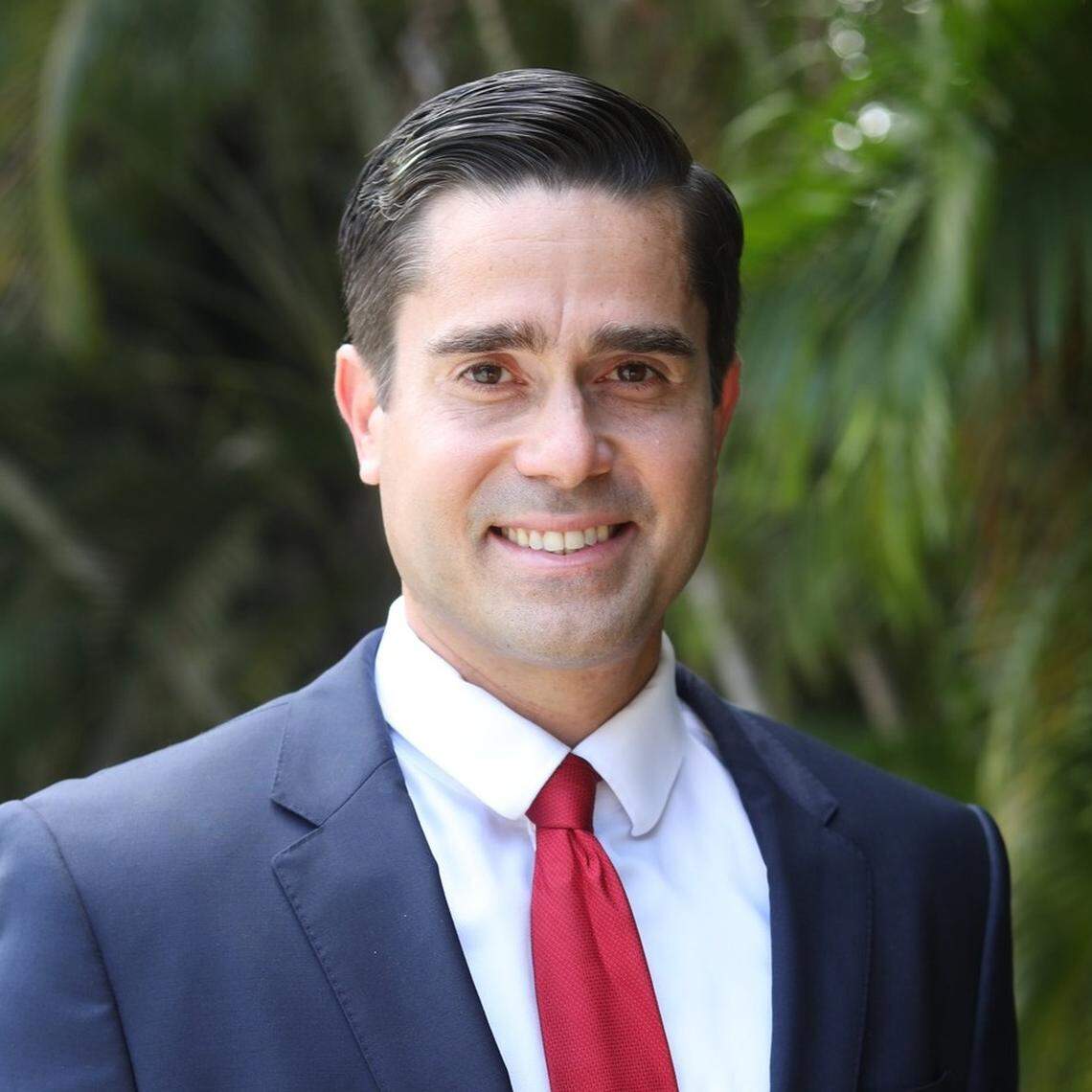 Kevin Menendez Macki is running for the Miami-Dade School Board District 4 seat, following Chair Perla Tabares Hantman’s decision to not seek reelection.