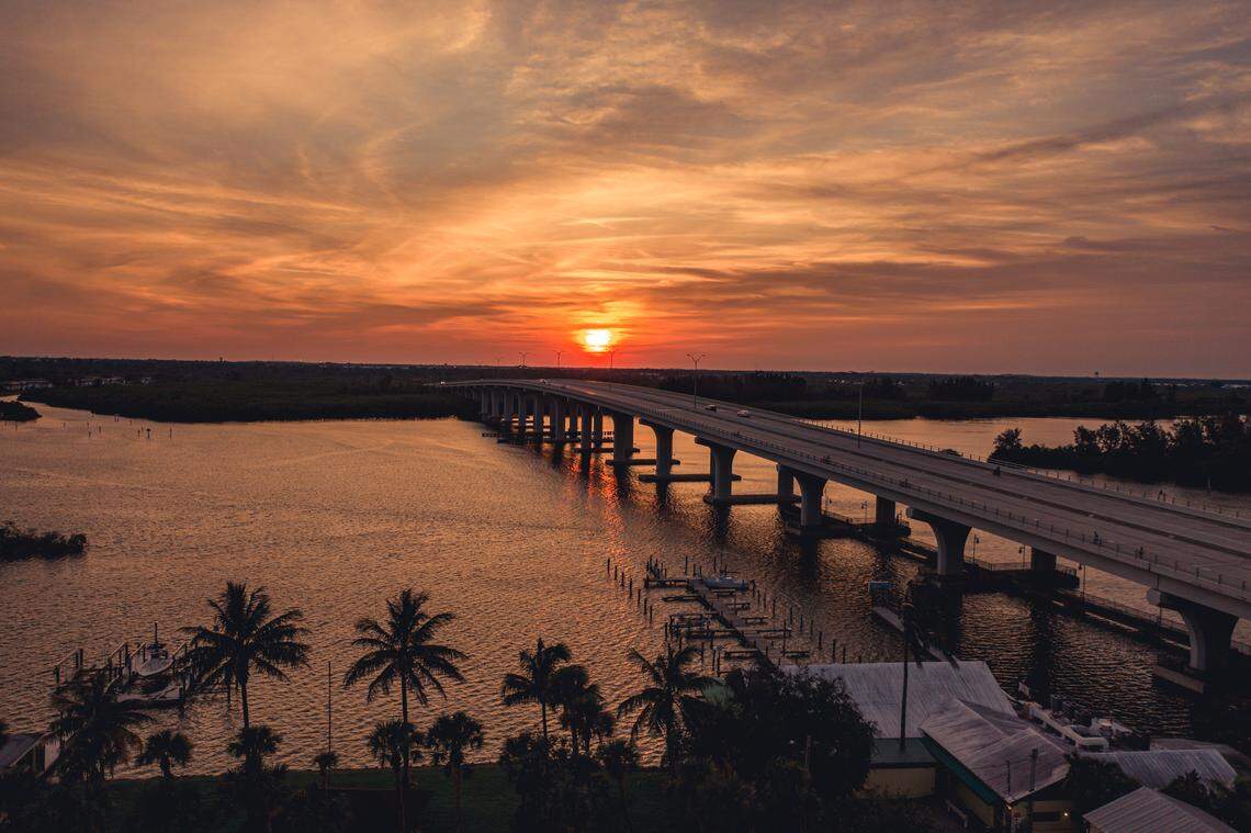 Set sail into the cosmos with a guided nighttime boat tour from Kimpton Vero Beach, featuring telescope views and expert-led stargazing.