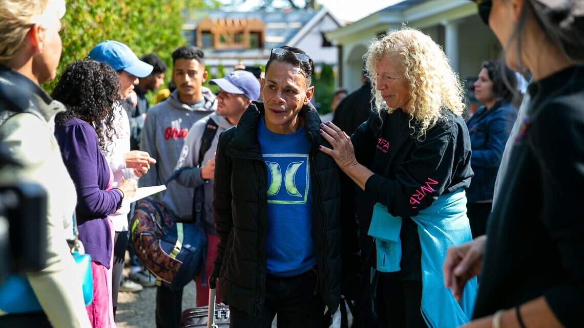 Con la vergonzosa maniobra de enviar inmigrantes a Martha’s Vineyard, DeSantis reparte crueldad con una sonrisa | Editorial