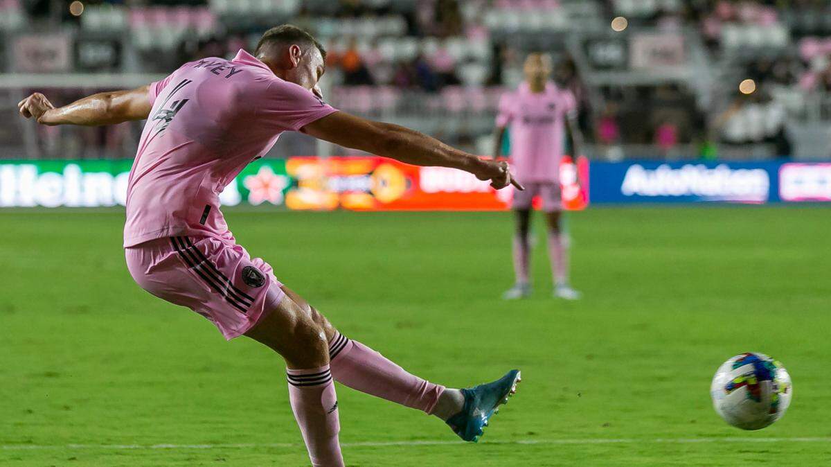 Inter Miami defender Christopher McVey (4) scores the equalizing goal in the final minute of a 4-4 tie against FC Cincinnati at DRV PNK Stadium on July 30, 2022.