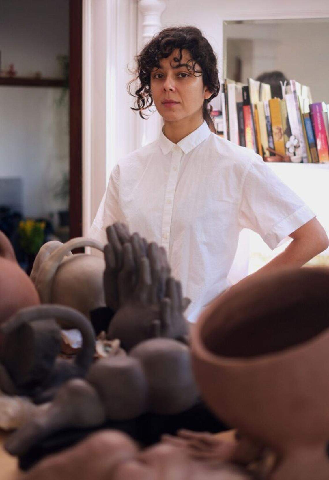 Chilean-born artist Constanza Alarcón Tennen presents ‘Tu, yo, y todo el viento entremedio,’ a solo exhibition at Nina Johnson.