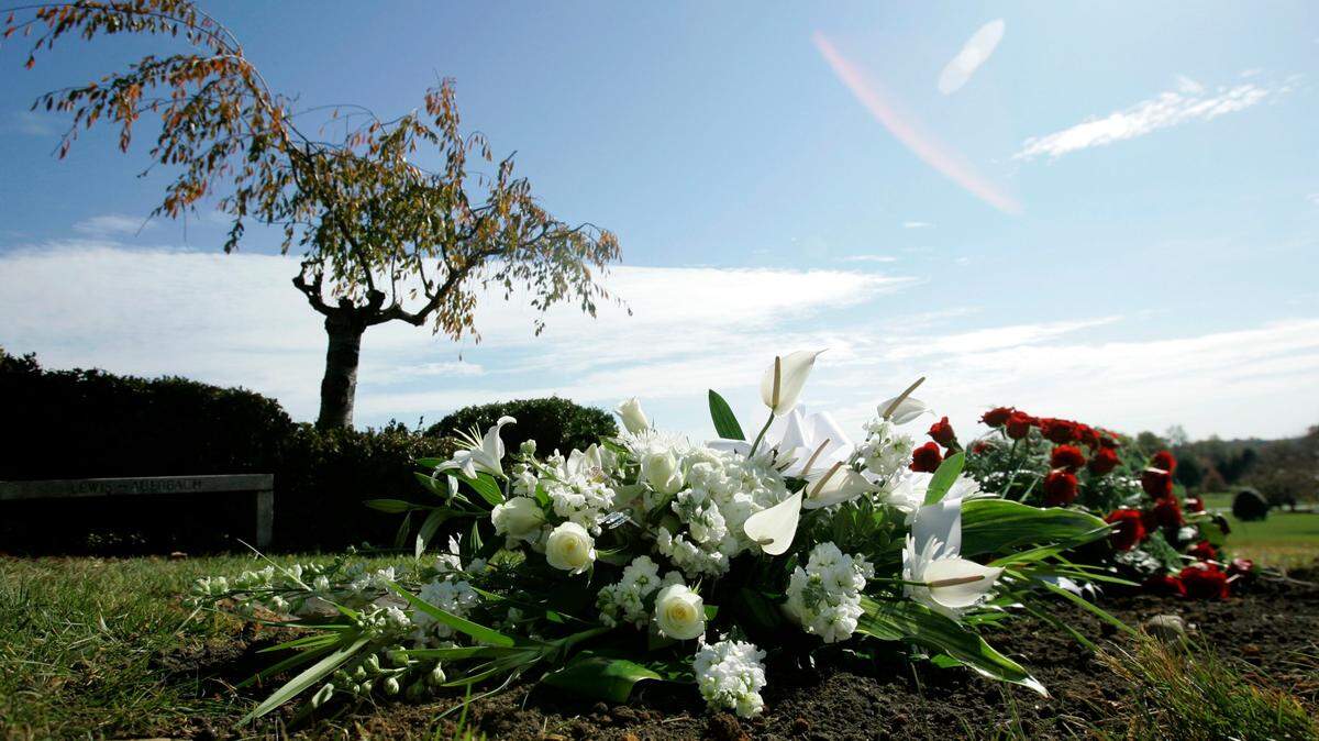 An estimated 1.5 million children worldwide have experienced the death of a parent, custodial grandparent or other relative who cared for them, as a result of COVID-19, according to a new study published in The Lancet.