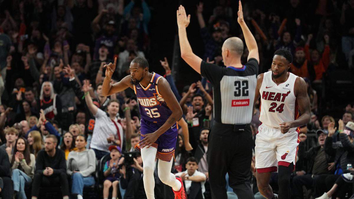 Phoenix Suns forward Kevin Durant (35) celebrates a basket against the Miami Heat during the second half at Footprint Center.