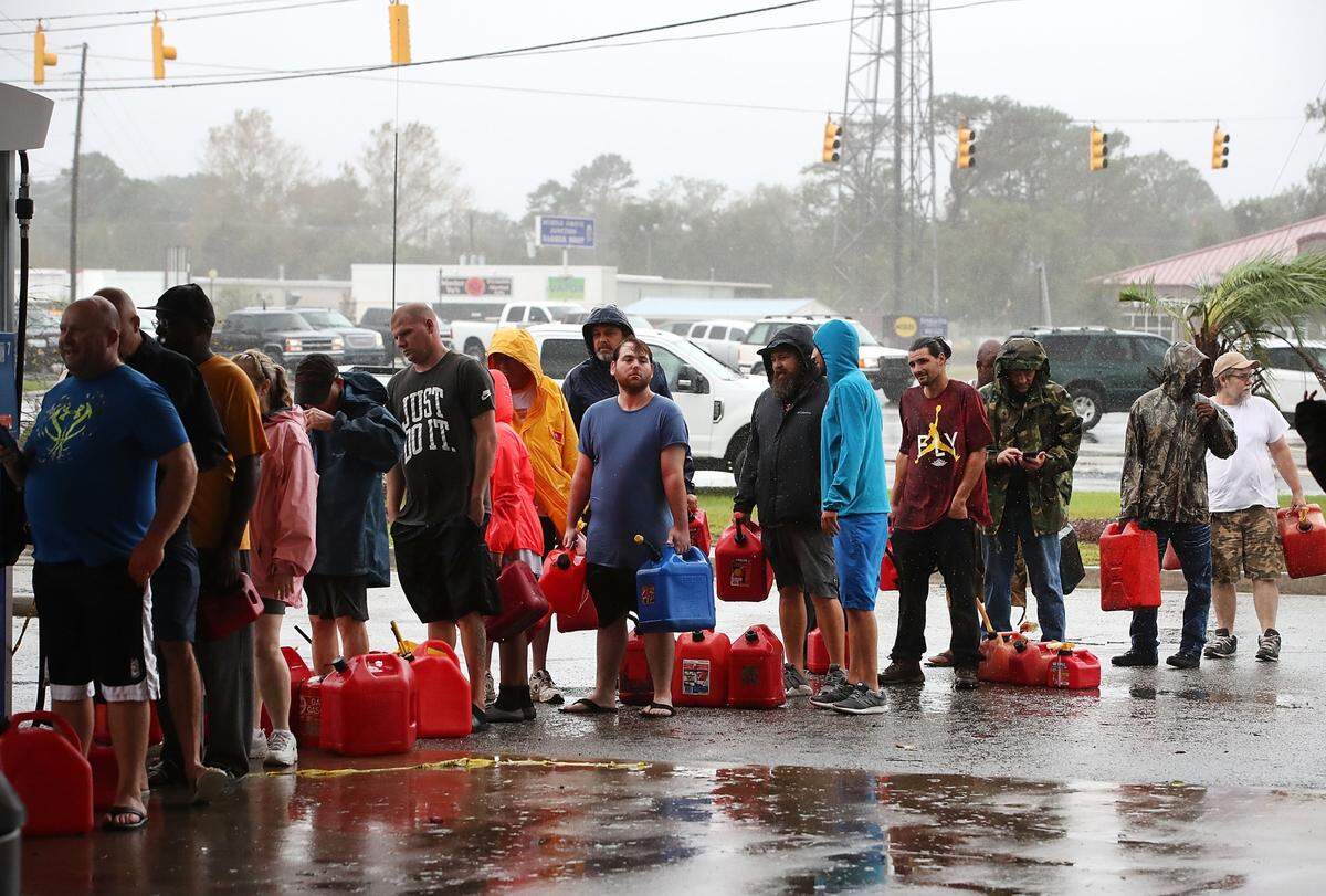 People wait in line to fill up gas cans in Wilmington after Hurricane Florence hit the Carolinas, leaving more than 850,000 without power on Saturday. Photo by Mark Wilson/Getty Images