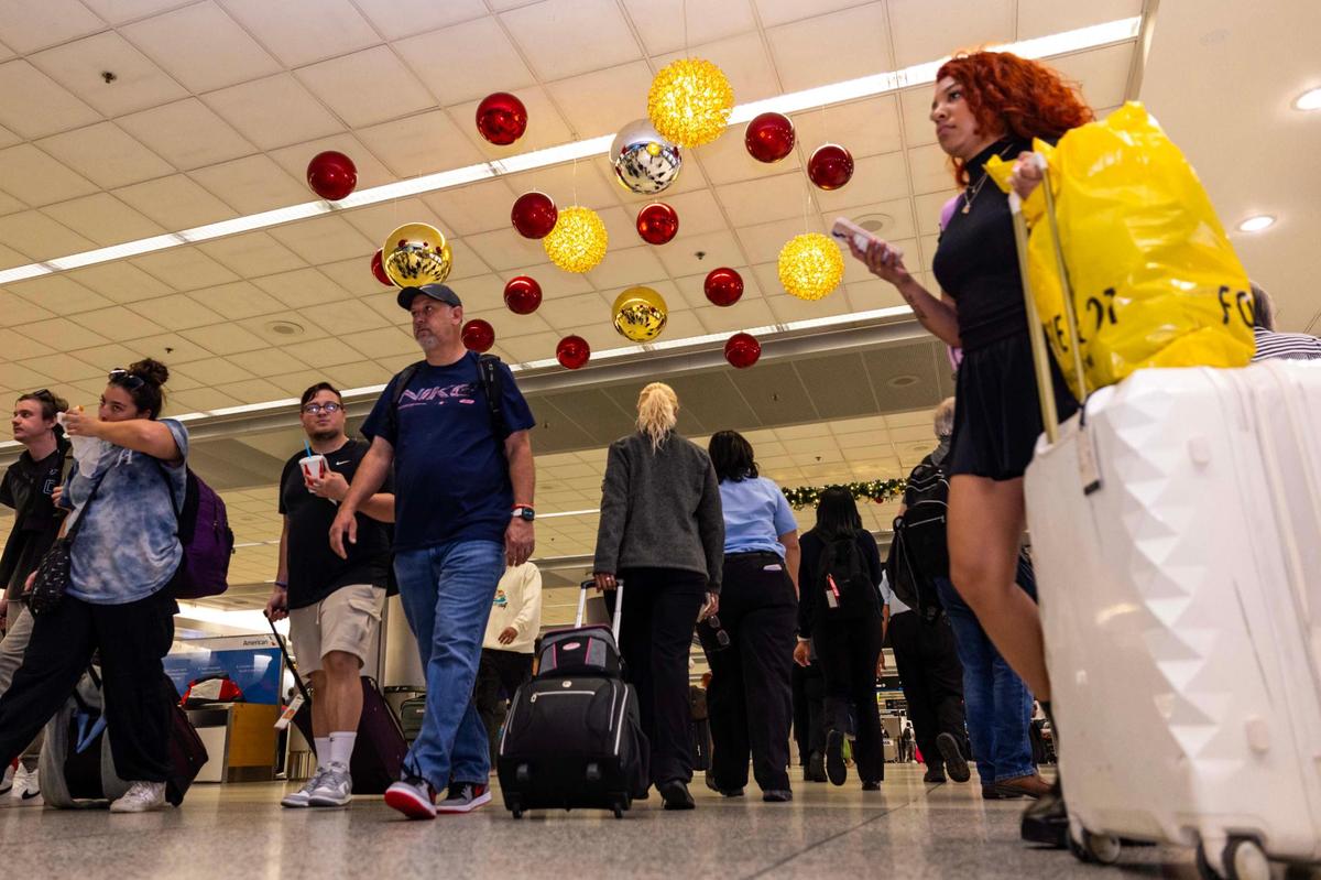  Travelers make their way through Miami International Airport on Thursday, Nov. 21, 2024.