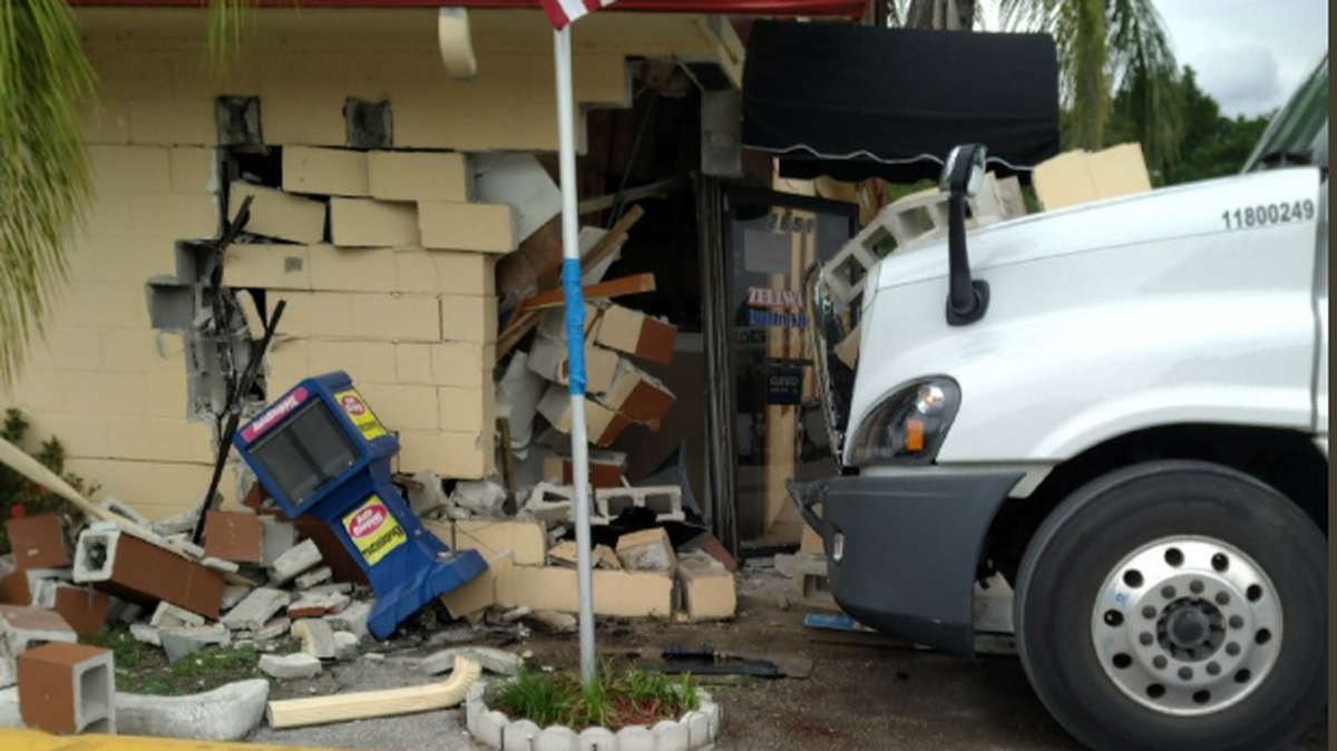 Beer truck accident in Zellwood