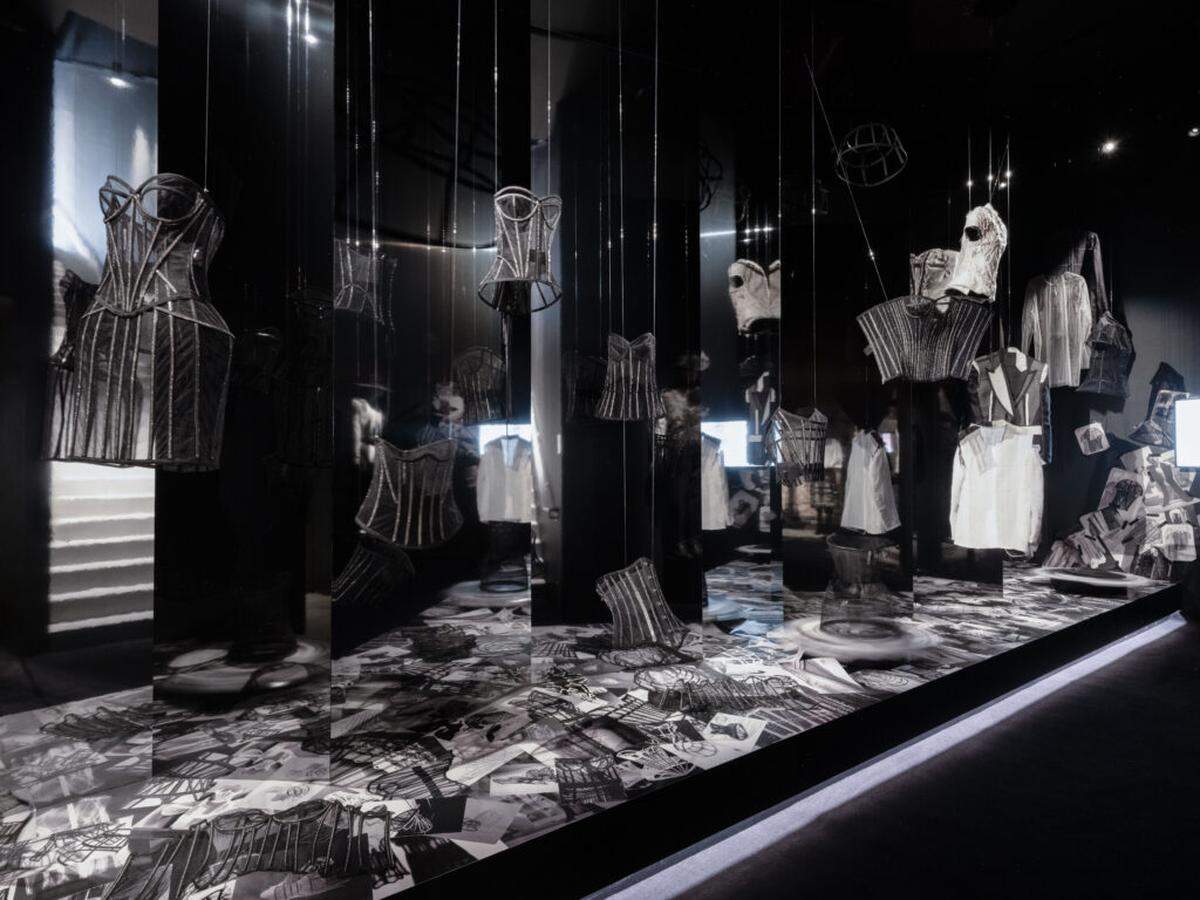 週末限定セール✨DOLCE&GABBANAハンガー 10本セット Dolce&Gabbana exhibition at ICA Miami: Alta Moda tour | Miami Herald