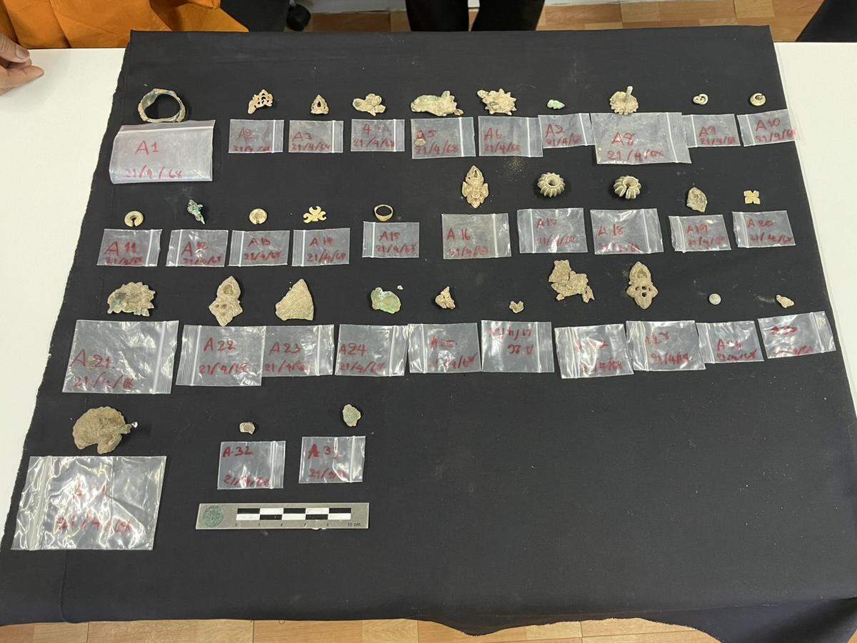 Gold and silver jewelry and bronze ornaments were found in an earthen container.