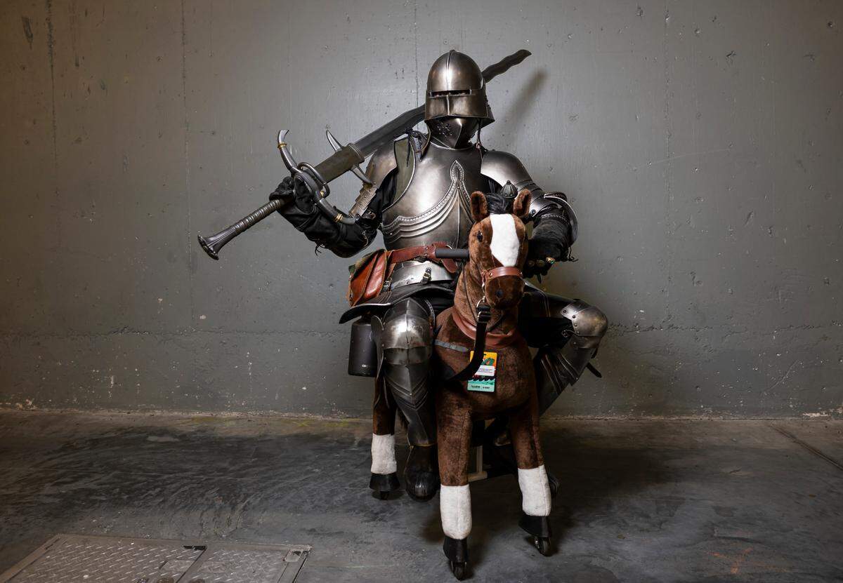 Joseph Rose cosplays as a Tarnished from Elden Ring during Florida Supercon. 