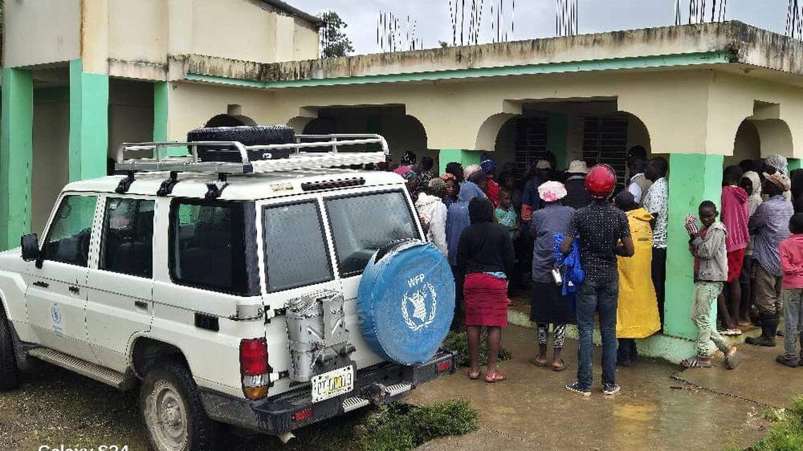 Hundreds of people in the South and the Grand’Anse regions of Haiti fled their homes to take refuge in temporary shelters, in order to escape Hurricane Melissa.