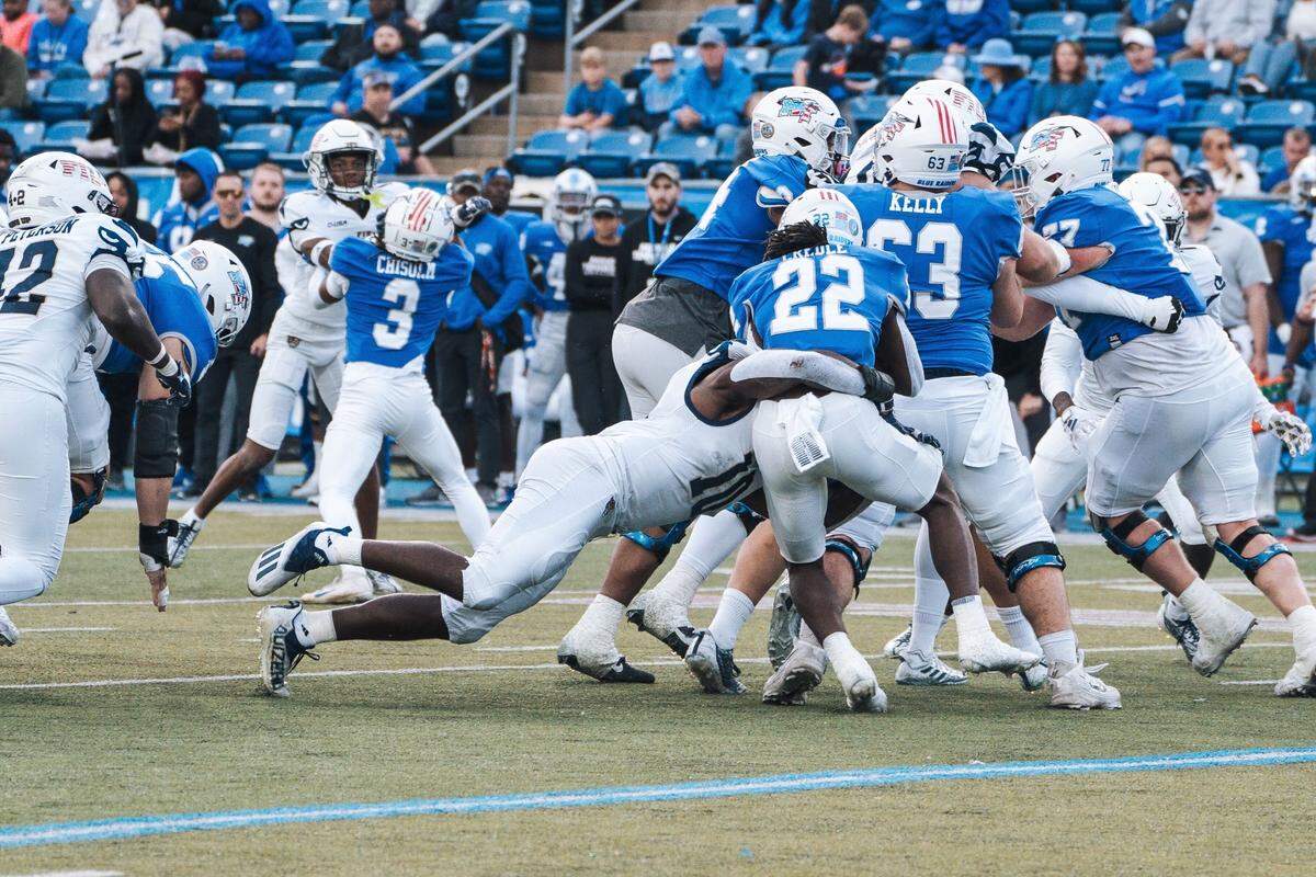 FIU’s defense stops a run during Saturday’s 40-6 loss to Middle Tennessee at Murfreesboro, Tenn.