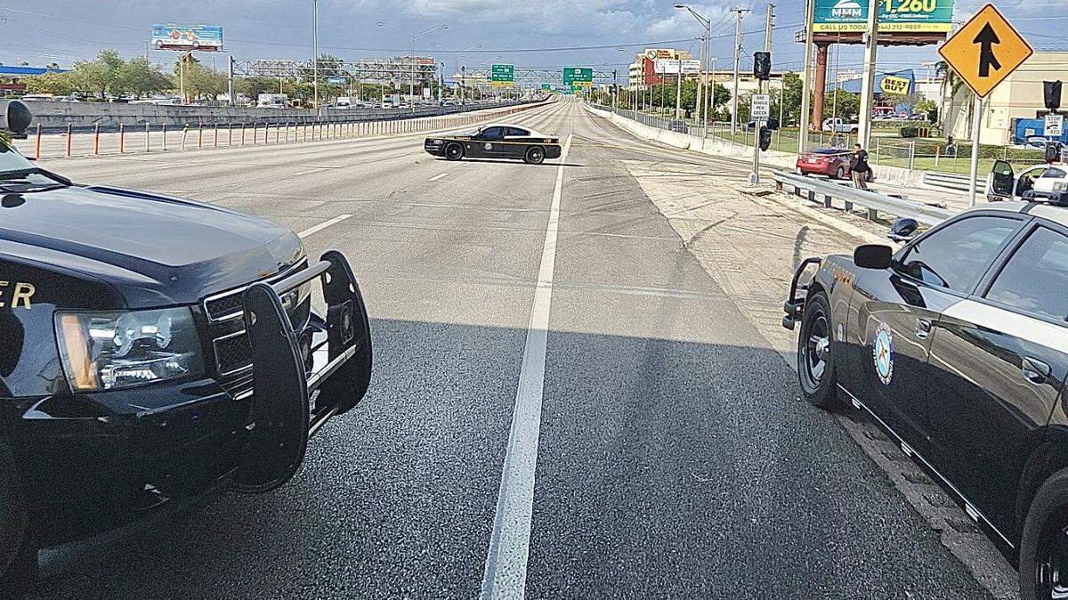 Un vehículo recibió un disparo en Palmetto Expressway el miércoles por la tarde, según las autoridades.