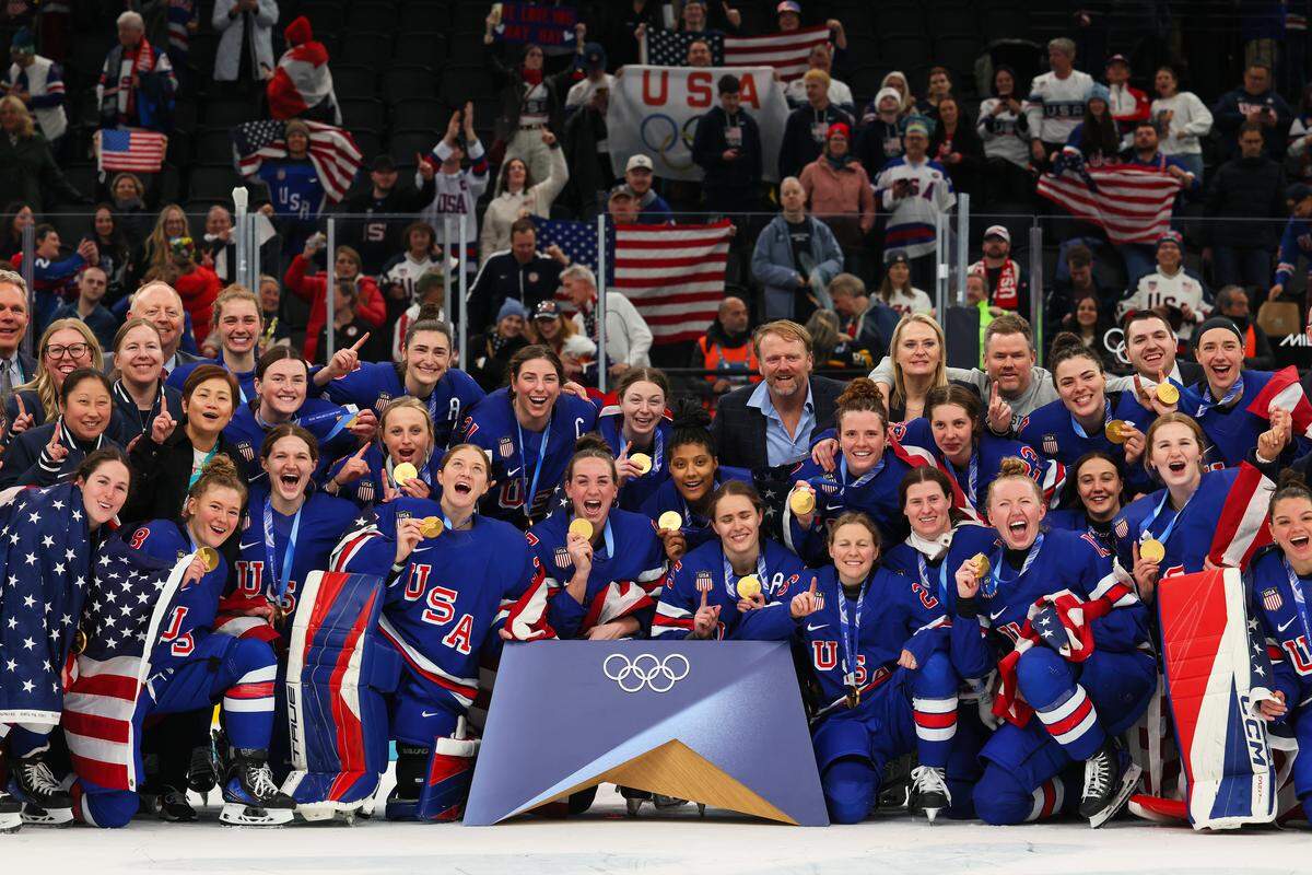 MILAN, ITALY - FEBRUARY 19: Gold medalist Team United States pose after the medal ceremony for the Ice Hockey Women following the Women's Gold Medal match between the United States and Canada on day 13 of the Milano Cortina 2026 Winter Olympic games at Milano Santagiulia Ice Hockey Arena on February 19, 2026 in Milan, Italy. (Photo by Bruce Bennett/Getty Images)