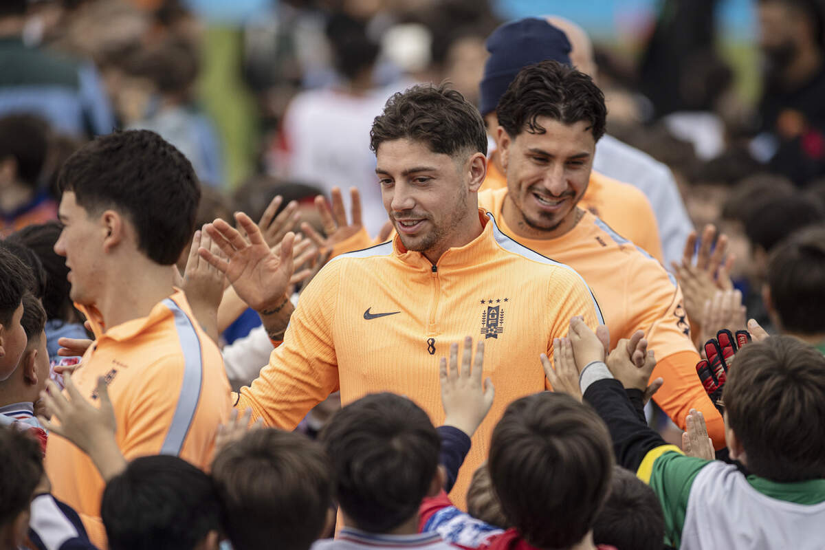 CANELONES, URUGUAY - JUNE 05: Federico Valverde of Uruguay greets the fans during a farewell activity ahead of the 2026 FIFA World Cup at Estadio Emilio "Tito" López López de Pando on June 05, 2026 in Canelones, Uruguay. (Photo by Ernesto Ryan/Getty Images)