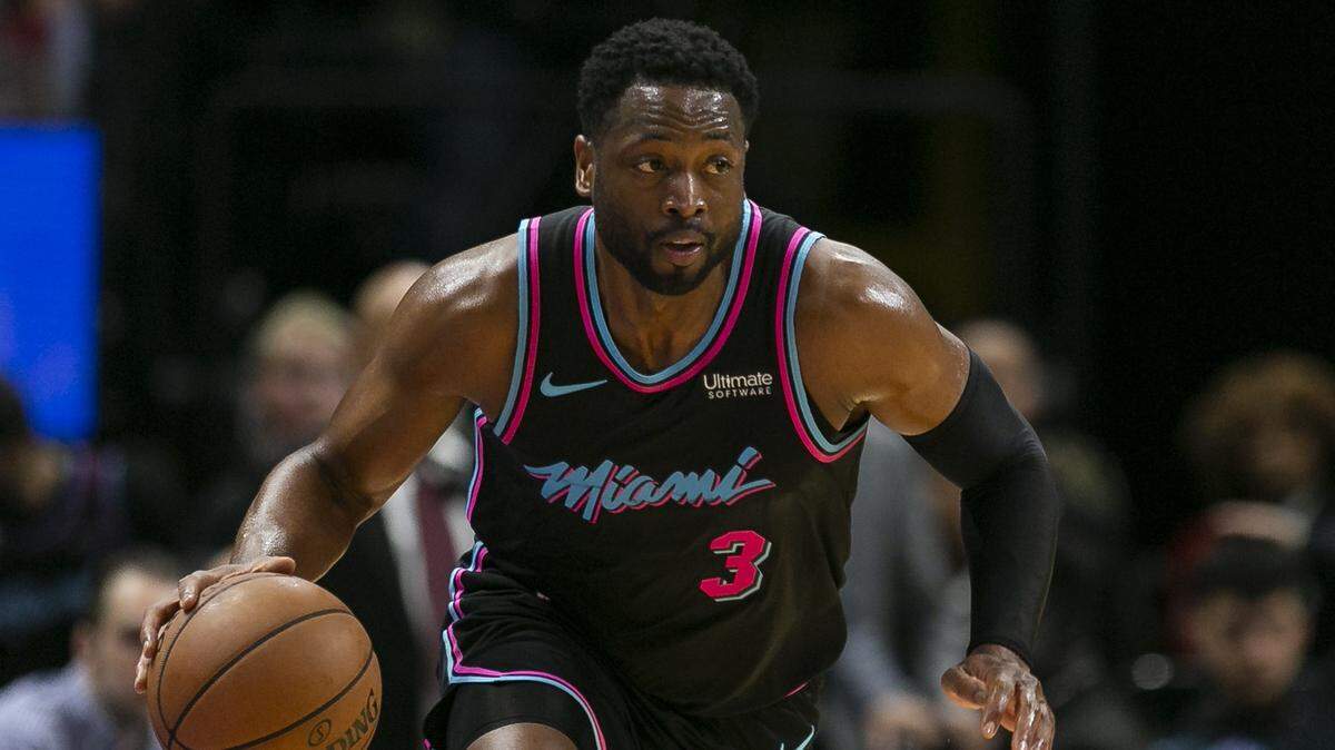 Dwyane Wade (3), del Heat, lleva el balón en el juego ante los Bucks el 22 de diciembre en el American Airlines Arena.