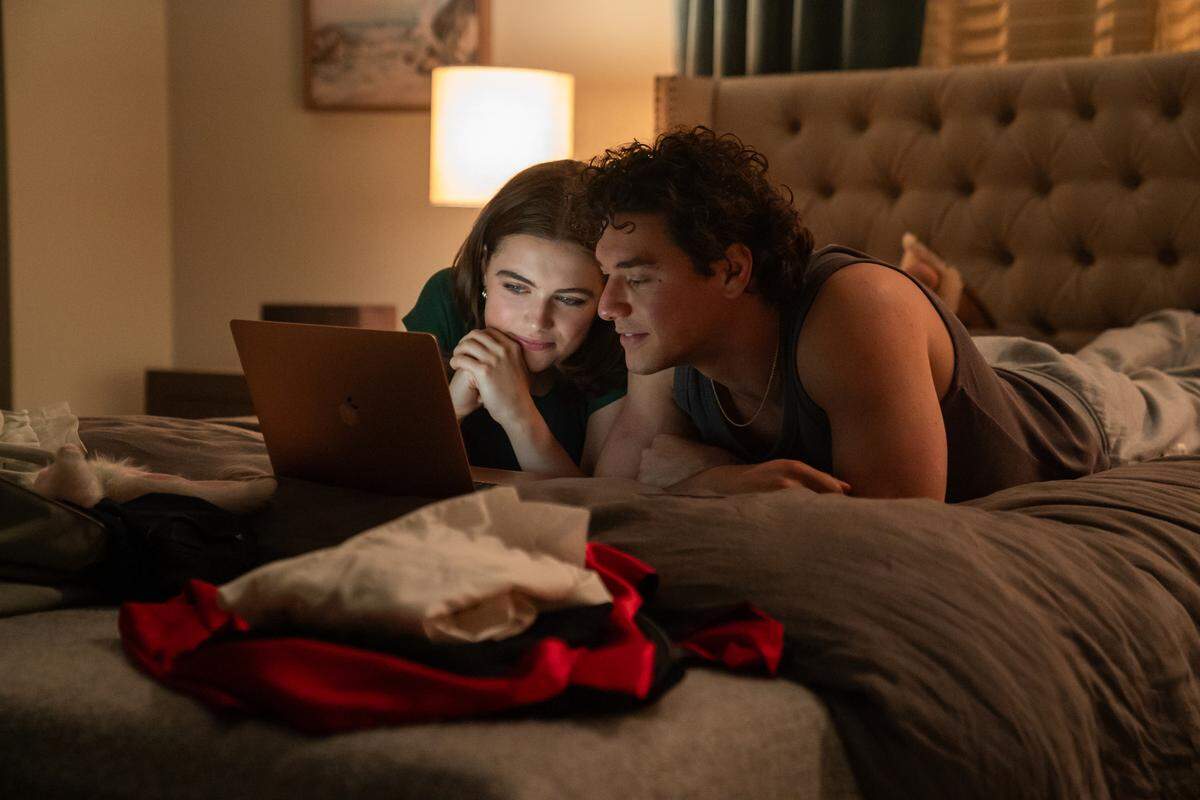 Ella Bright and Belmont Camelli as Hannah and Garrett, respectively, in the new Amazon Prime series ‘Off Campus.’