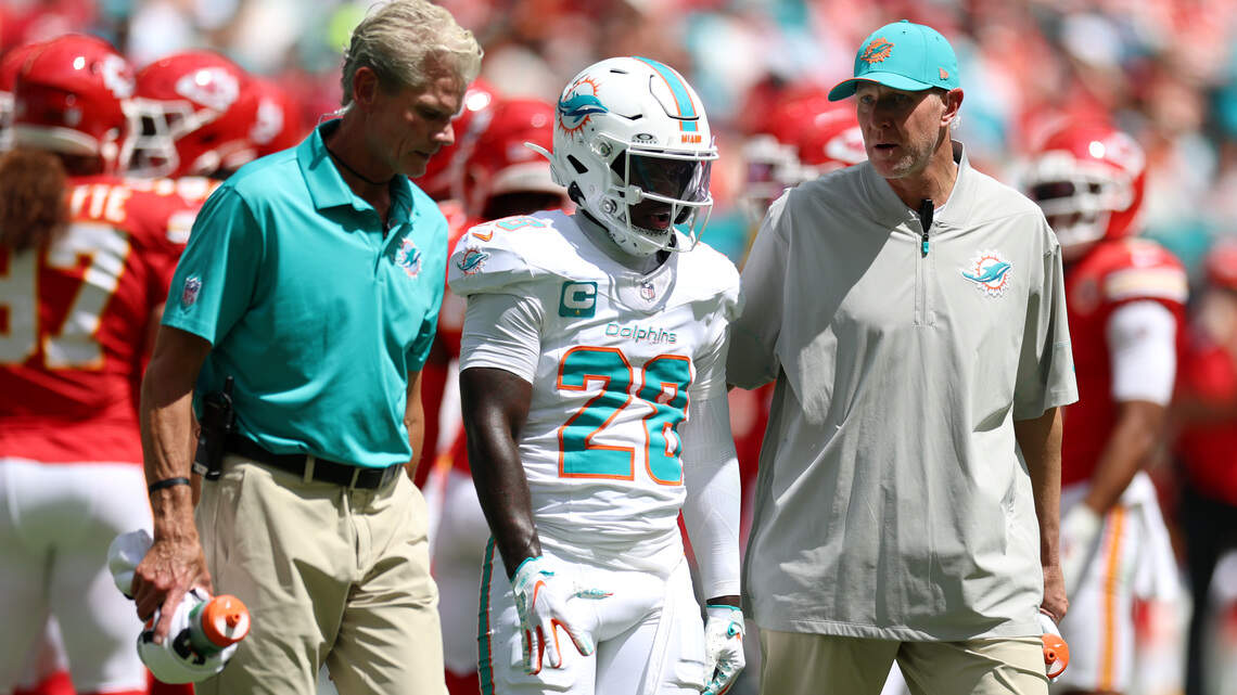 Dolphins vs. Chiefs notes: star RB injured in first quarter and legends return