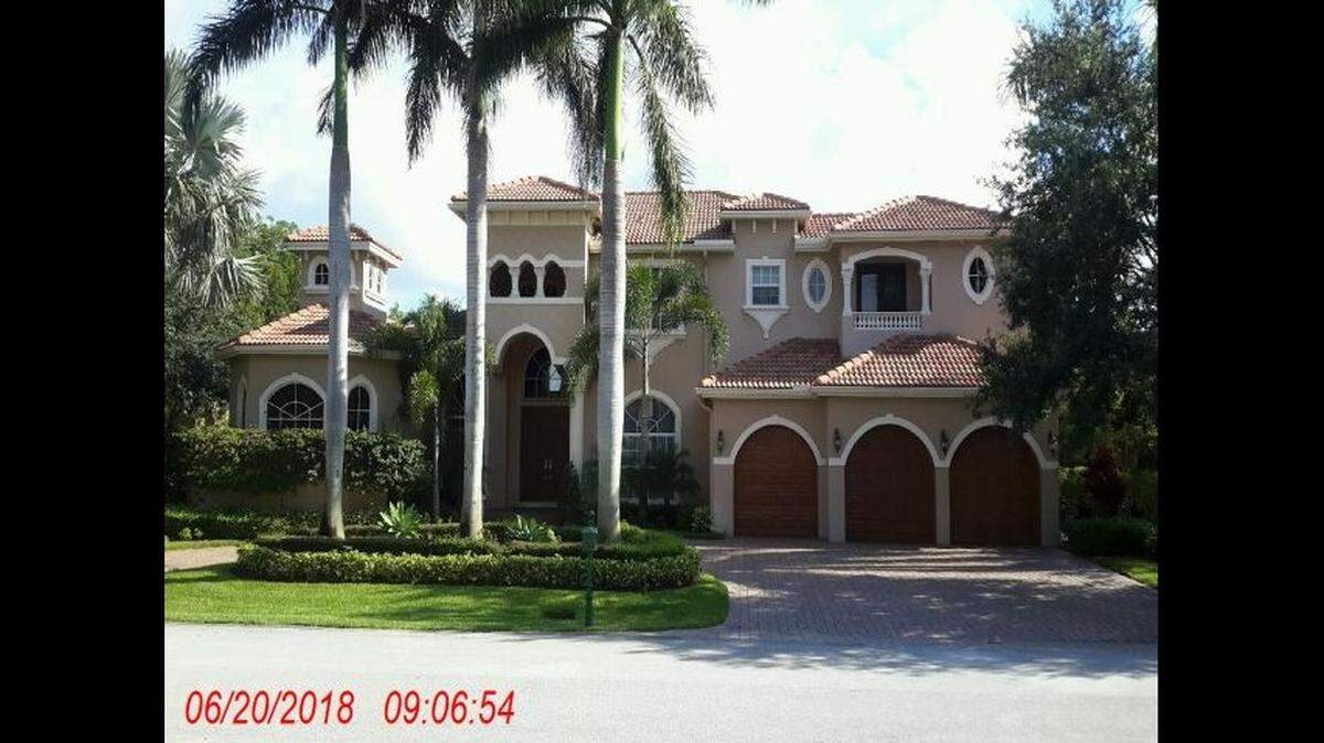 La casa de Davie desde la cual un empleado de J & L Roofing se cayó y sufrió lesiones que le causaron la muerte en enero. Broward County Property Records
