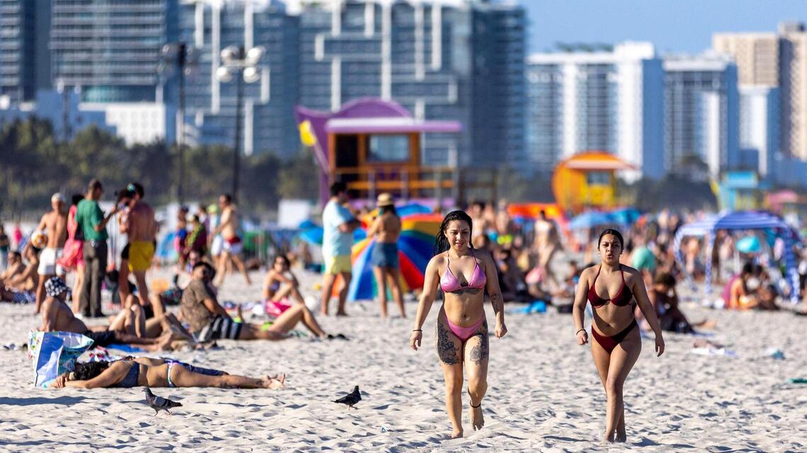 Miami Beach’s third spring break weekend sees light crowds | Miami Herald