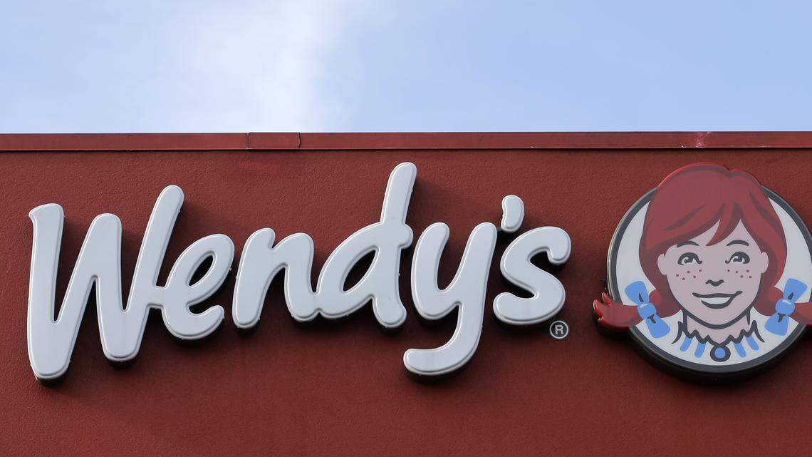 An E. coli outbreak believed to be linked to lettuce at Wendy’s restaurants has spread to New York and Kentucky, bringing the total to 6 states, the CDC said. 