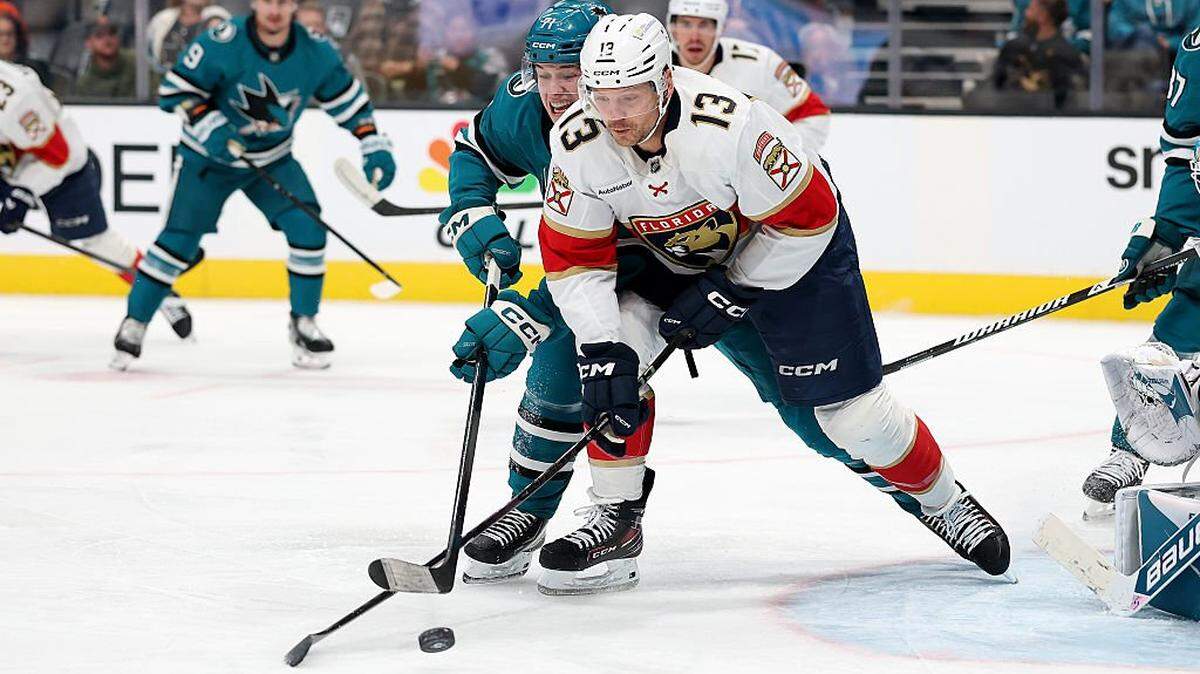 SAN JOSE, CALIFORNIA - NOVEMBER 08: Sam Reinhart #13 of the Florida Panthers and Macklin Celebrini #71 of the San Jose Sharks go for the puck during the first period at SAP Center on November 08, 2025 in San Jose, California. (Photo by Ezra Shaw/Getty Images)