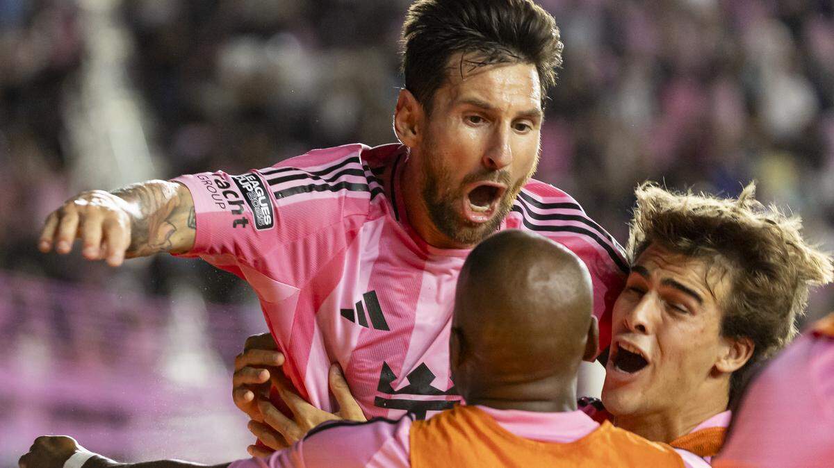 Inter Miami forward Lionel Messi (10) celebrates with his teammates after scoring a goal against Orlando City in the second half of their Leagues Cup semi-final soccer match at Chase Stadium on Wednesday, Aug. 27, 2025, in Fort Lauderdale, Fla.