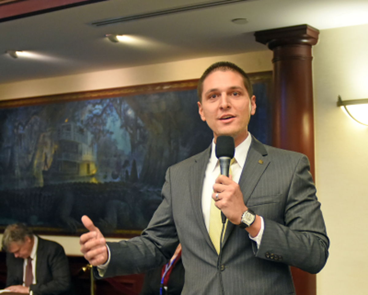 El representante Danny Burgess, republicano de Zephyrhills, debatiendo en la Cámara el 11 de febrero de 2016.