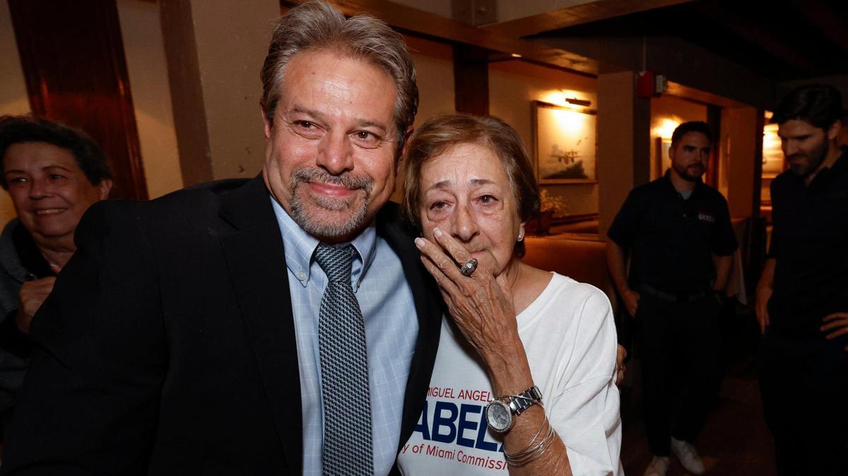 Miguel Gabela celebrates with his mother, Lourdes Molina, at the 94th Aero Squadron restaurant after he won Miami’s District 1 seat on Tuesday.