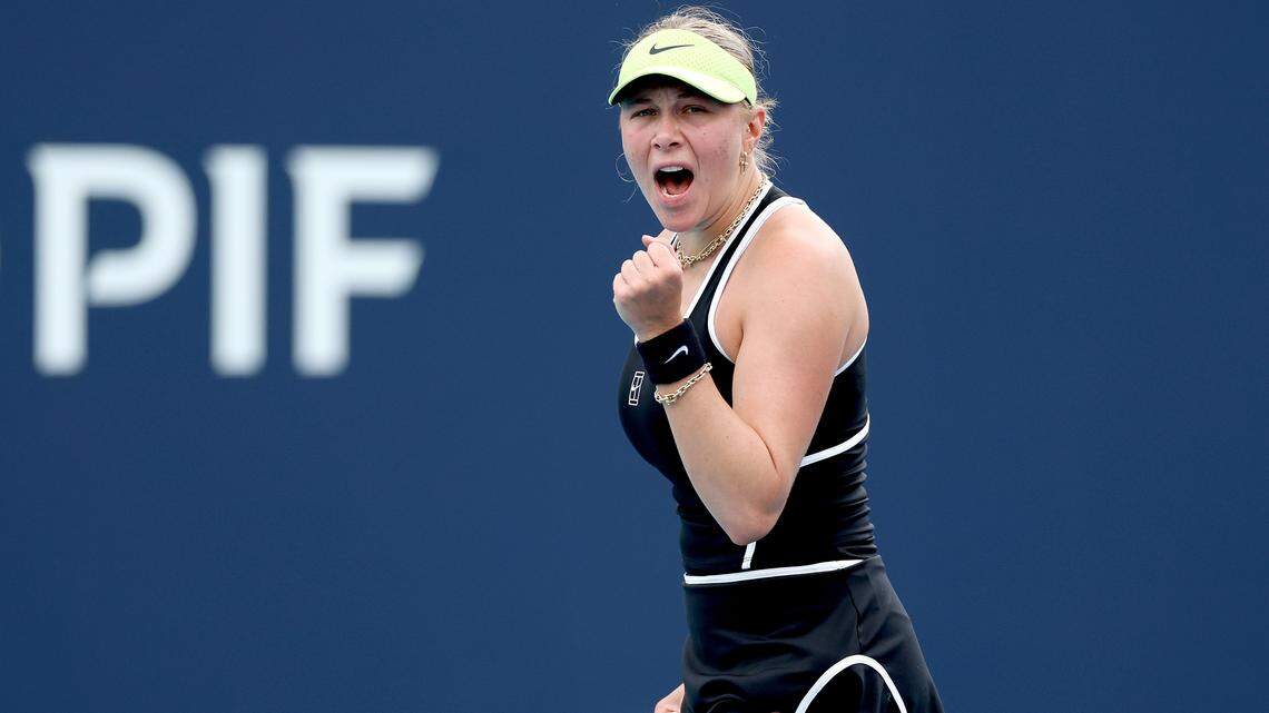 Sixth-ranked Anisimova endures weather delays to advance at Miami Open
