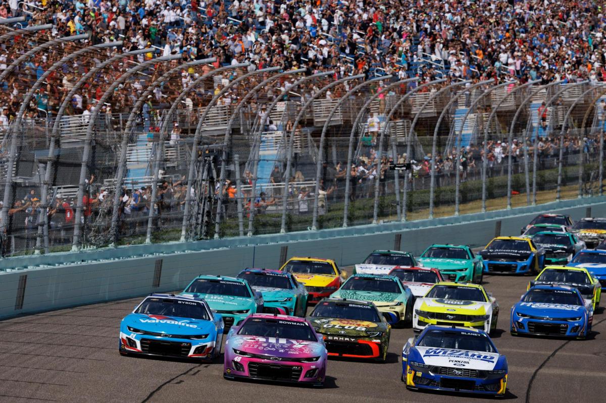 Ryan Blaney (12), right, leads the pack after the first stage of the race during the Straight Talk Wireless 400 NASCAR Cup Series race on Sunday, March 23, 2025, at the Homestead-Miami Speedway in Homestead, Fla.