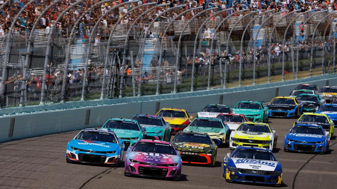 Ryan Blaney (12), right, leads the pack during the Straight Talk Wireless 400 NASCAR Cup Series race on Sunday, March 23, 2025, at the Homestead-Miami Speedway in Homestead, Fla.