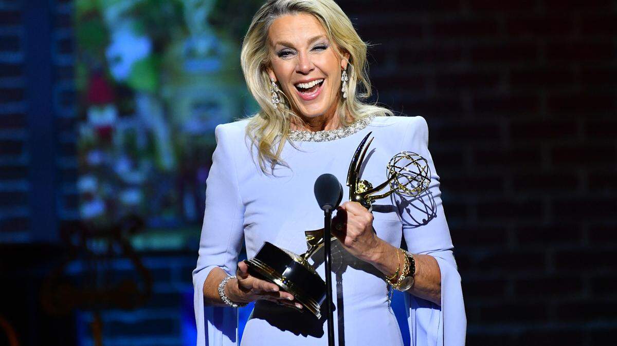  Deborah Norville attends the 52nd Annual Daytime Emmy Awards at The Pasadena Civic Auditorium on October 17, 2025 in Pasadena, California.  