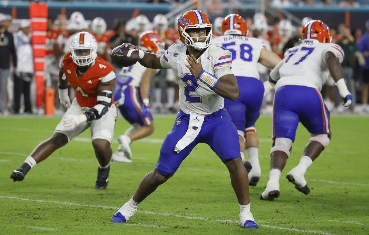 Florida Gators quarterback DJ Lagway sets up to pass against the Miami Hurricanes in the first half.