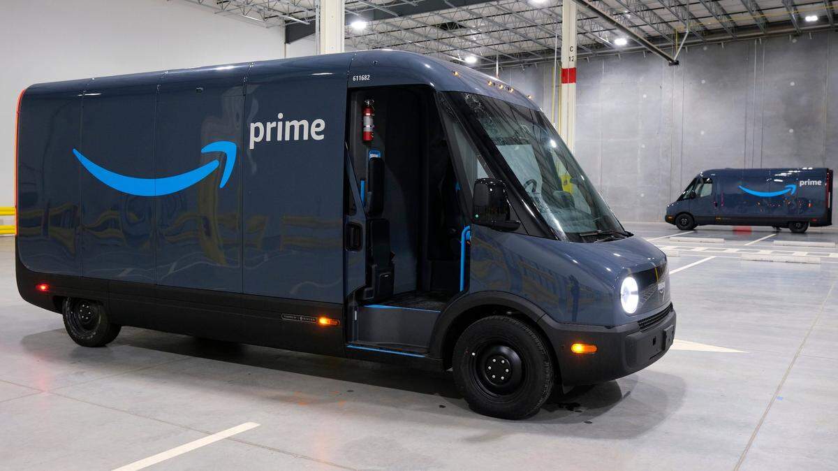 An Amazon delivery driver was arrested after snatching a customer’s phone during an argument, Florida deputies said.