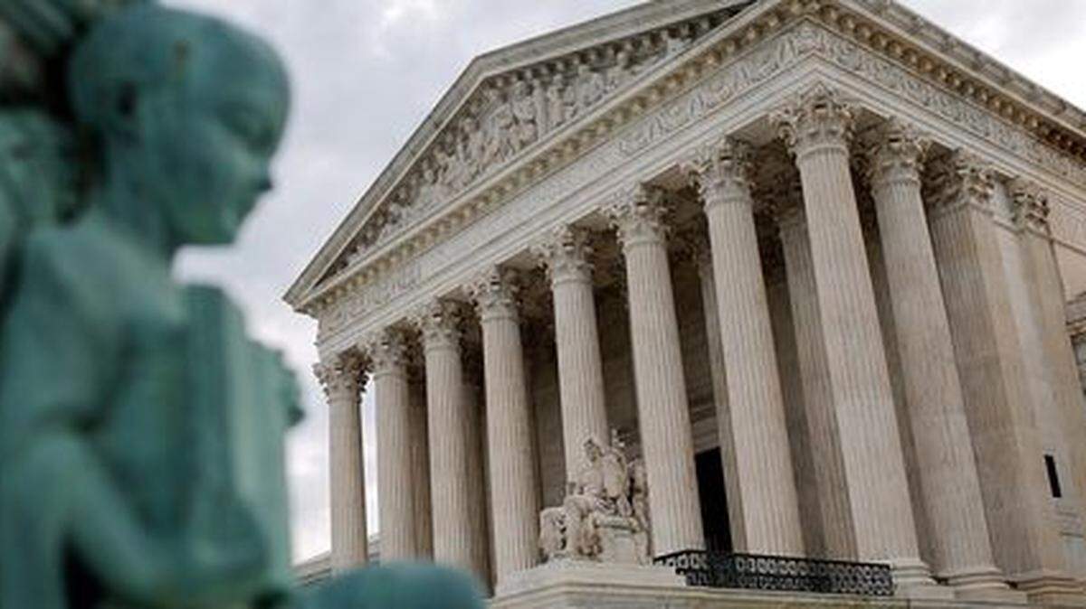 Five U.S. senators have filed an amicus brief complaining that the Supreme Court has let politics guide its majority rulings.