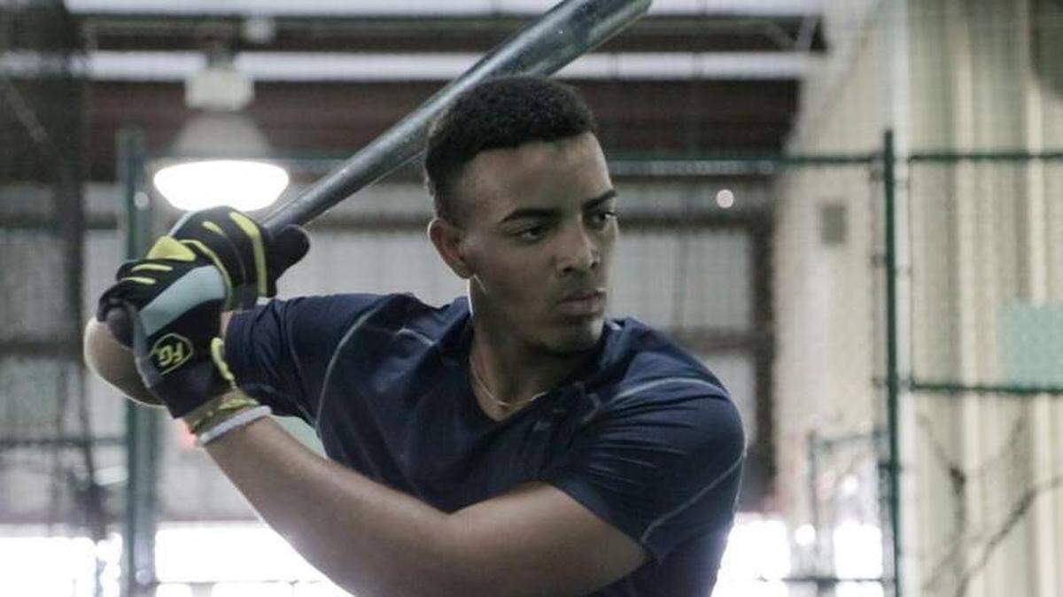 Lency Delgado works out at Babcock Park in  Hialeah