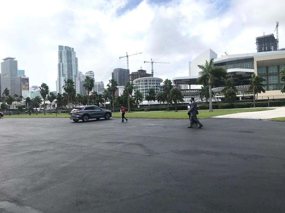 Parcel B is the 4-acre piece of land located behind AmericanAirlines Arena used as a parking lot. When voters approved the arena in 1996, it was promised as a public park.