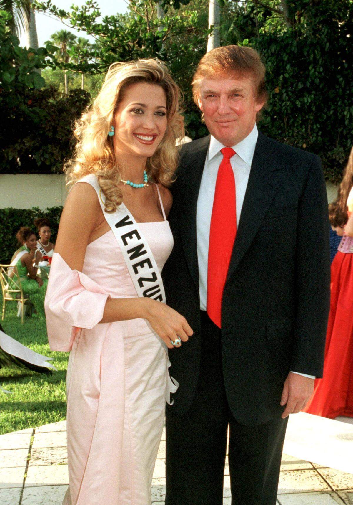 Miss Venezuela, Marena Bencomo, and Donald Trump pose for photographs on May 9, 1997 before the final competition of Miss Universe.