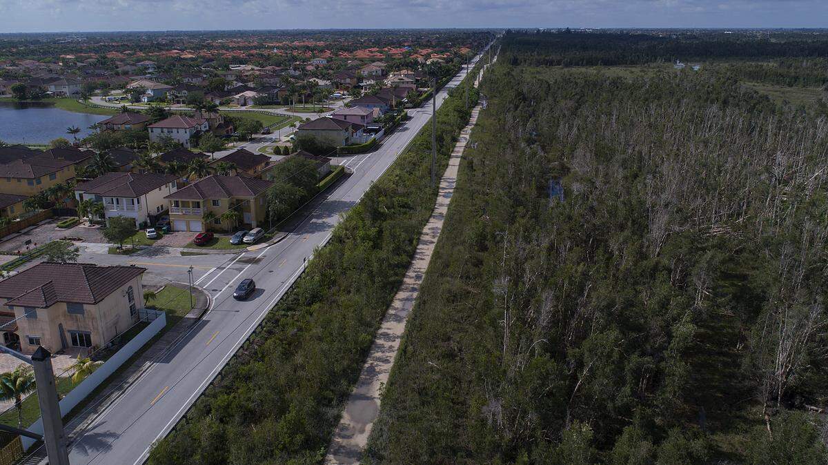 A southbound view of Southwest 157th Avenue running next to the Bird Basin Park, the planned route of the State Road 836 extension, whose proposed name is the Kendall Parkway. An administrative judge ruled against the project on March 30, 2020.