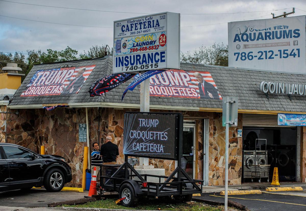 Vista exterior del Madruga's Café, donde se ofrece una receta familiar de croquetas desde que la familia Madruga abrió la cafetería hace 12 años y que ahora han rebautizado como "Trump Croquettes" en honor al ex presidente Trump, en el 6895 Bird Rd, en Miami, el viernes 9 de febrero de 2024.