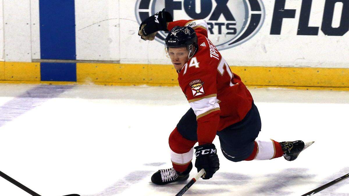 Florida Panthers Owen Tippett (74) chases the puck in a game against the Pittsburgh Penguins on Oct. 20, 2017.