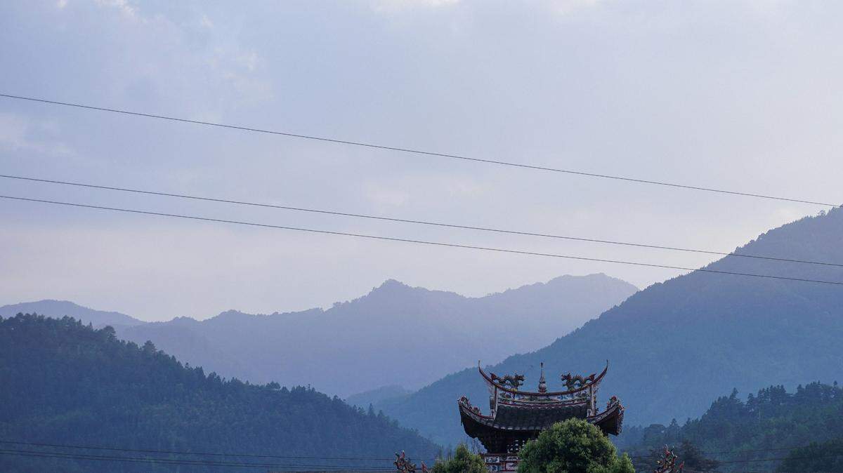 Songs coming from rock crevices in Fujian Province, China, usher in a new spring season.