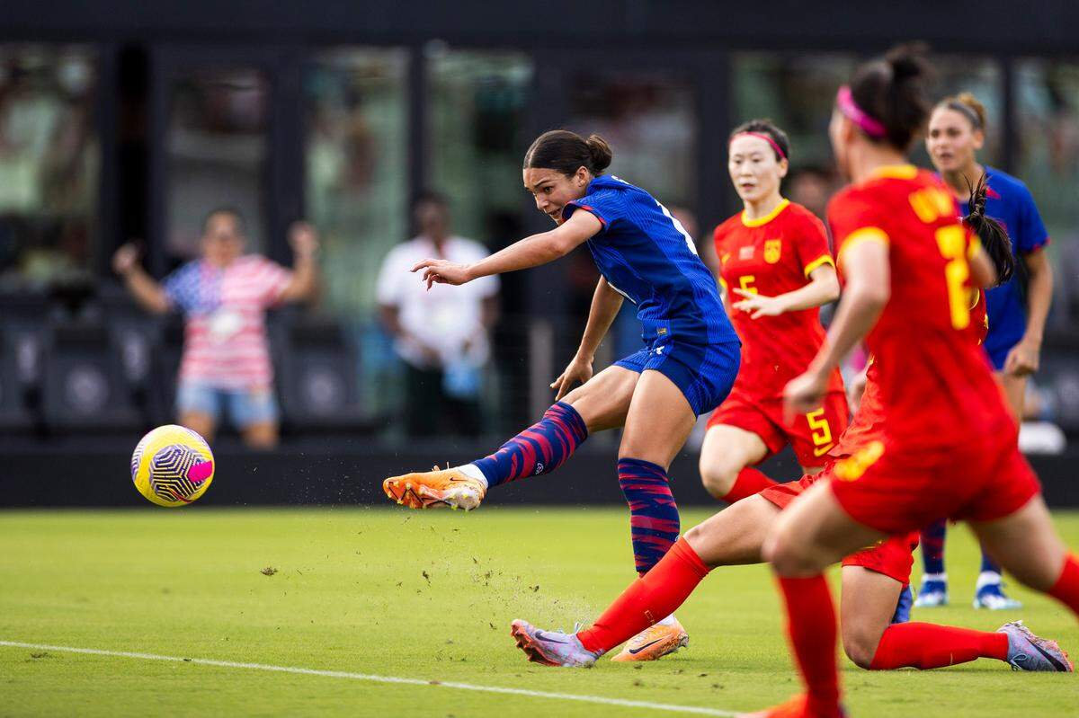 Fort Lauderdale, Florida, December 02 2023: Sophia Smith #11 of the United States takes a shot on goal during the first half of a match against China at DRV PNK Stadium in Fort Lauderdale, United States (EDITORIAL USAGE ONLY). (James Gilbert / SPP) (Photo by James Gilbert / SPP/Sipa USA)