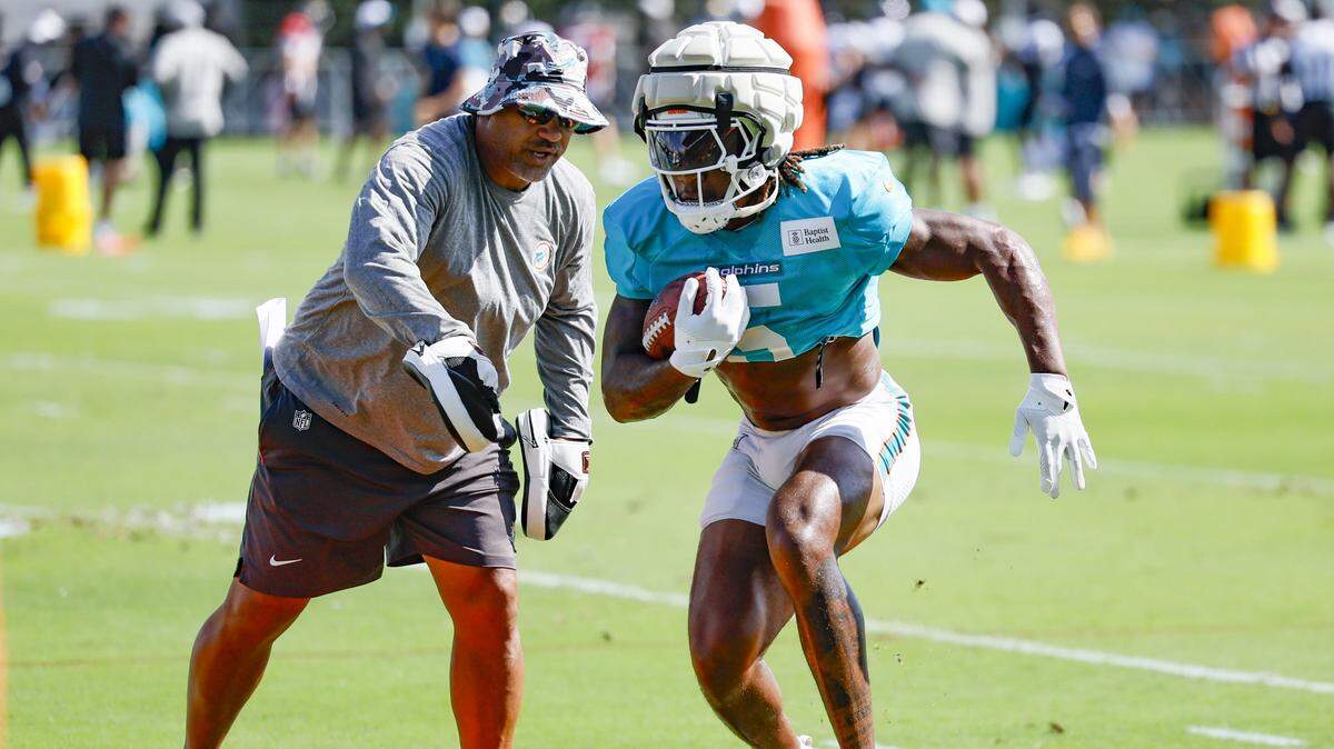Miami Dolphins running back Jaylen Wright (5) runs through drills during a joint practice with the Jacksonville Jaguars at the Miami Dolphins Training Camp.