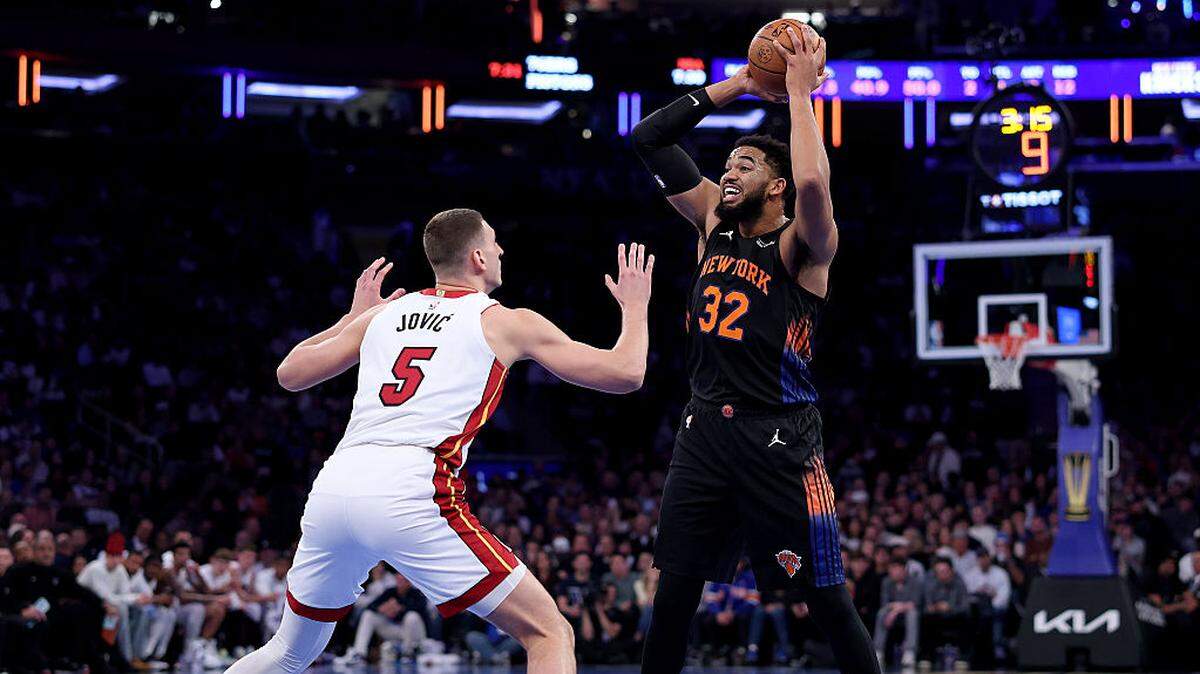Karl-Anthony Towns #32 of the New York Knicks looks to pass over Nikola Jovic #5 of the Miami Heat in the first quarter at Madison Square Garden on November 14, 2025 in New York City.