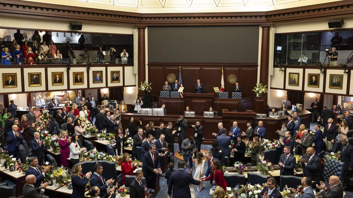 Legisladores de Florida votan para poner recortes fiscales sin precedentes en la boleta de noviembre